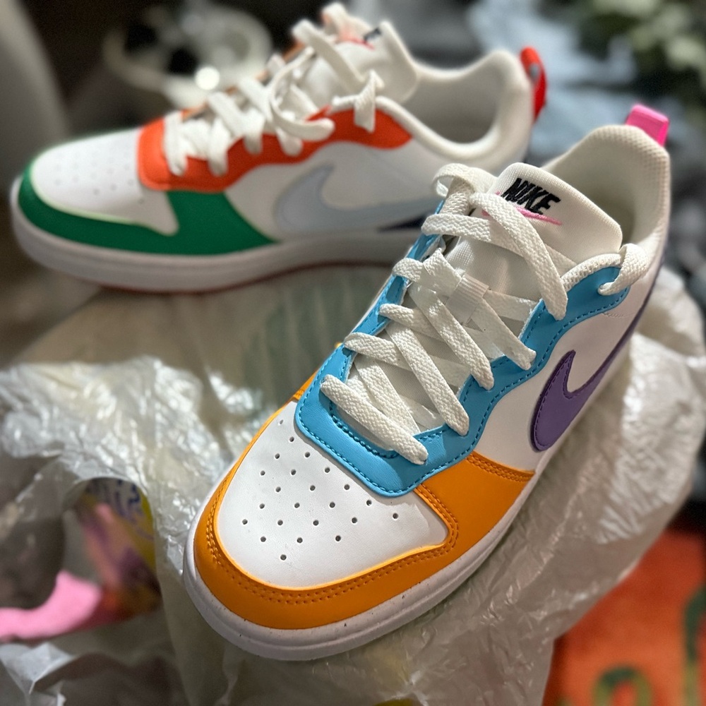 Nike Kids Low Court sz: 5Y LIKE NEW!
